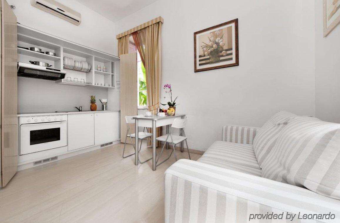 Residenza Maxima Aparthotel Rome Exterior photo