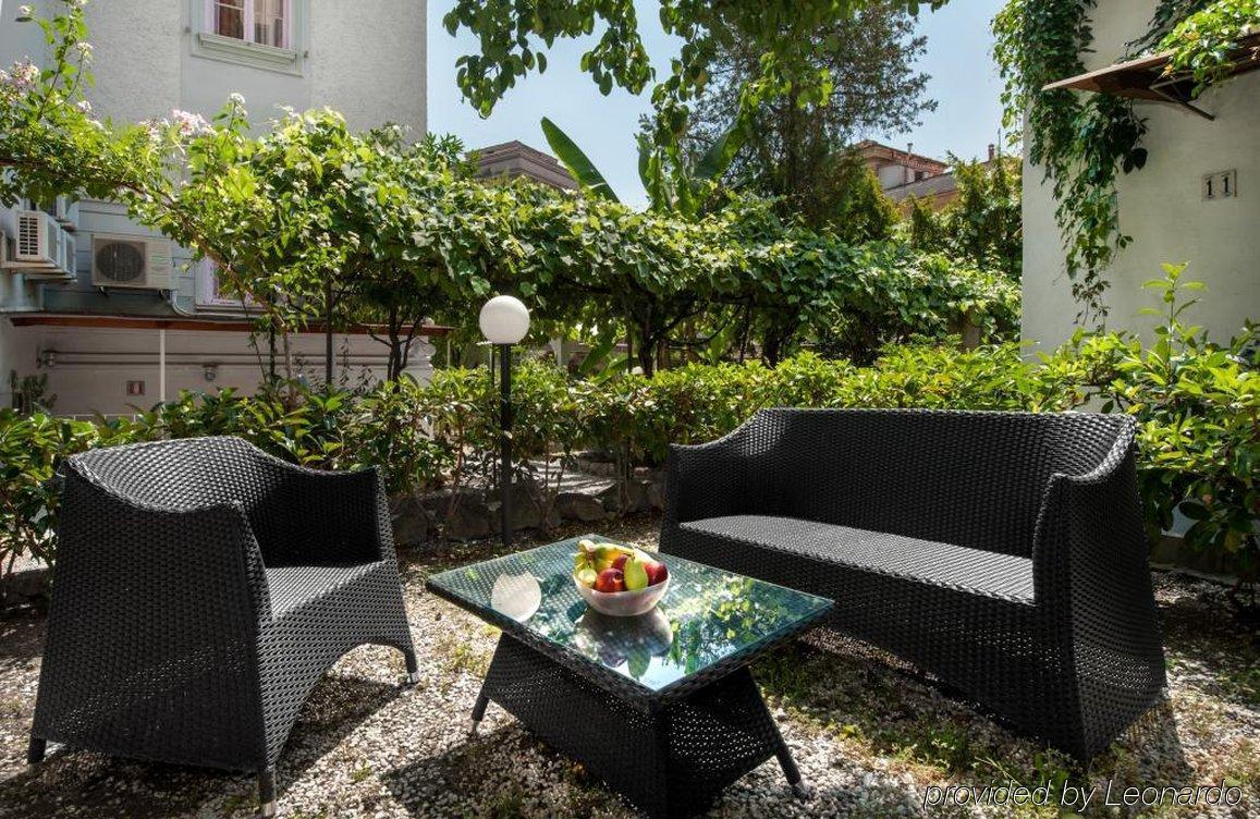 Residenza Maxima Aparthotel Rome Exterior photo